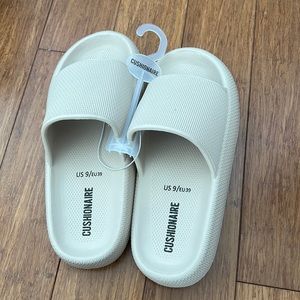 Cushionaire Beige Feather Sandal Slides